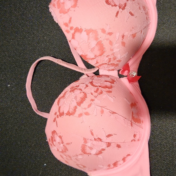 Two Victoria Secret Bras 34C - Picture 7 of 13